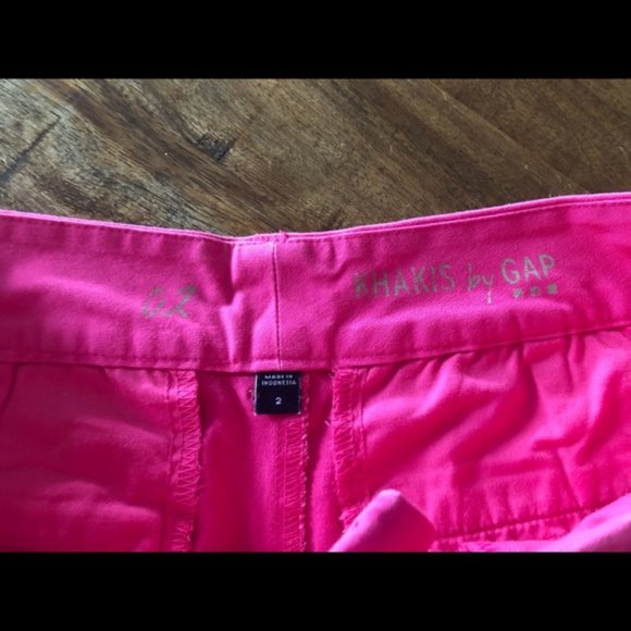 GAP Shorts - Picture 3 of 5